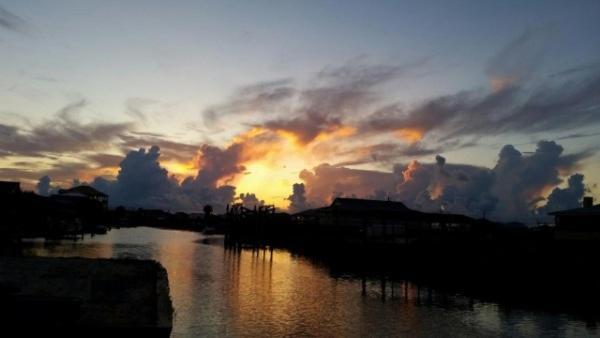 Waters Edge - Private Dock! Only Two Blocks From The Bay Or The Gulf! Plenty Of Parking For Cars Or Boats Home Dauphin Island Kültér fotó
