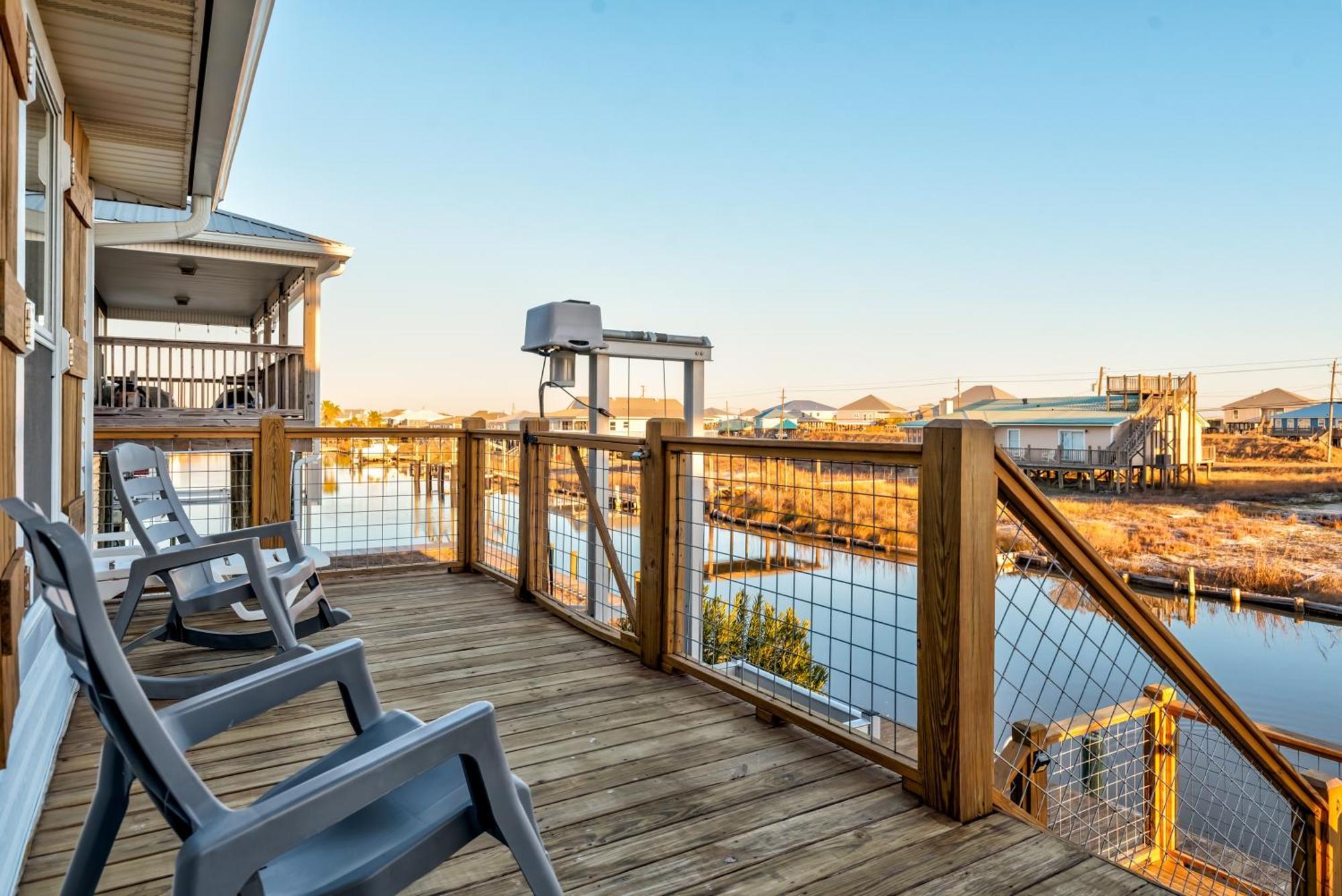 Waters Edge - Private Dock! Only Two Blocks From The Bay Or The Gulf! Plenty Of Parking For Cars Or Boats Home Dauphin Island Kültér fotó